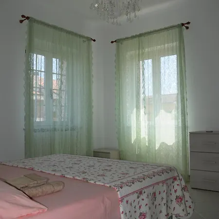 Domus Rosea Affittacamere *